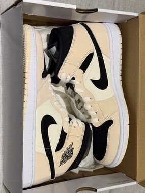 Air Jordan 1 Mid - Guava Ice